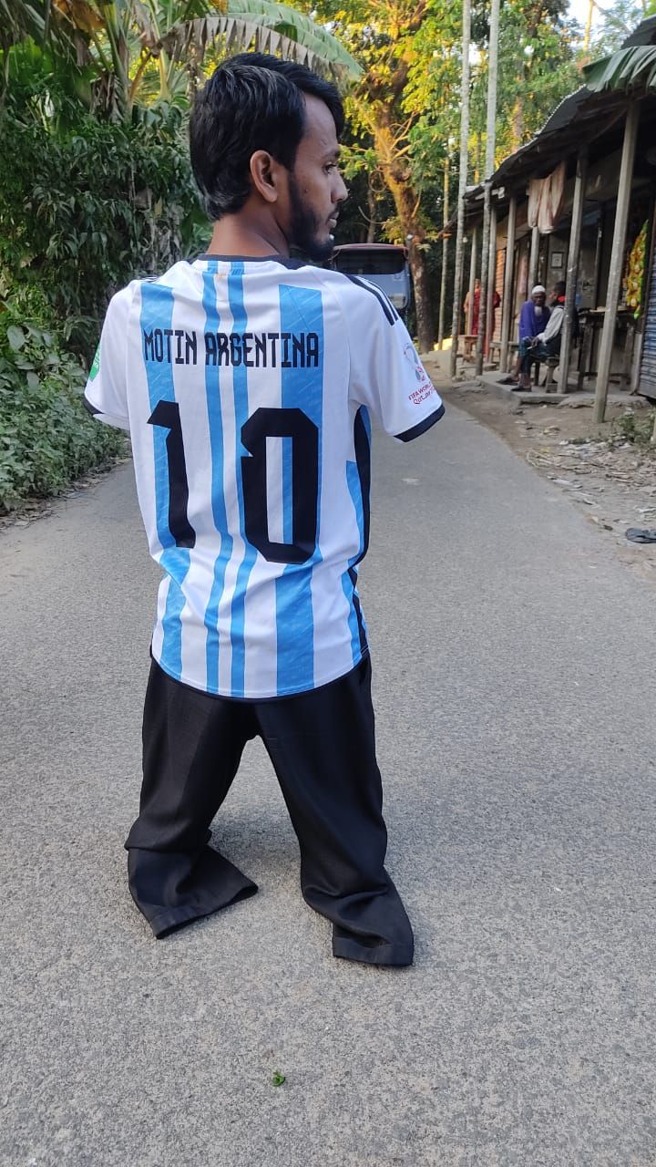 Es de Bangladesh, hincha de la Selección y perdió sus extremidades por colgar una bandera argentina